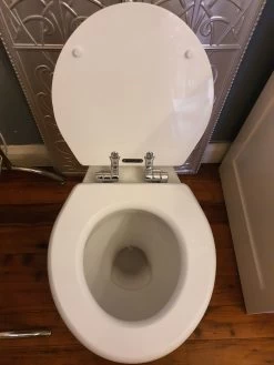 Turner Hastings - Birmingham Toilet With High Level Cistern -Home Hardware 2b3f33 32f5546ef729417682778ca1e7a5dc1emv2