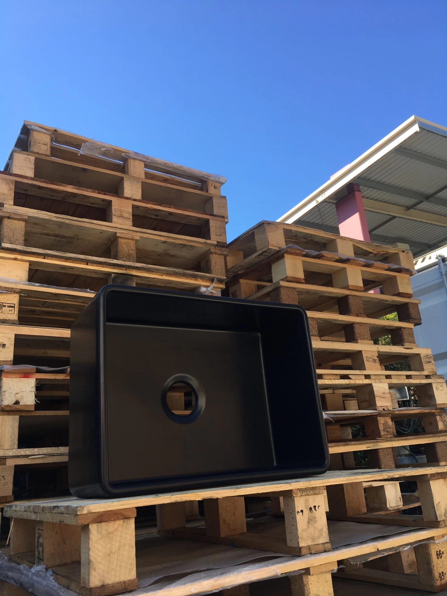 Turner Hastings - Butler Matte Black - Novi 60 X 46 Fine Fireclay Sink 5 Turner Hastings - Butler Matte Black - Novi 60 X 46 Fine Fireclay Sink - Image 3